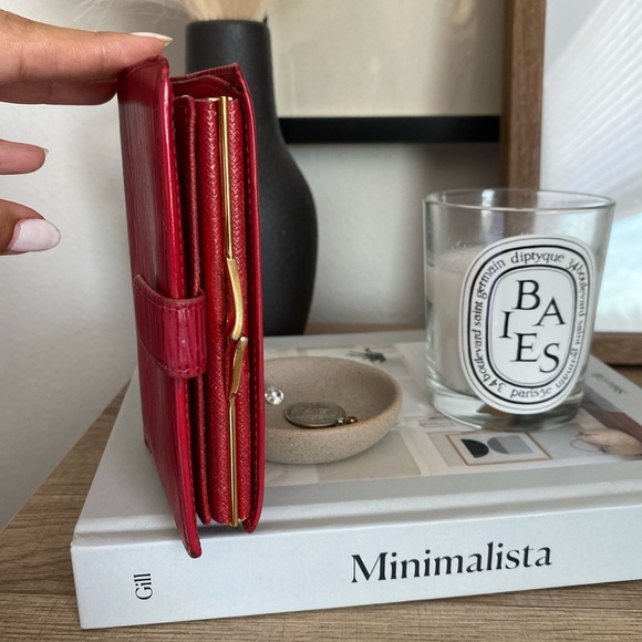 Red Louis Vuitton Epi wallet - Picture 3 of 11